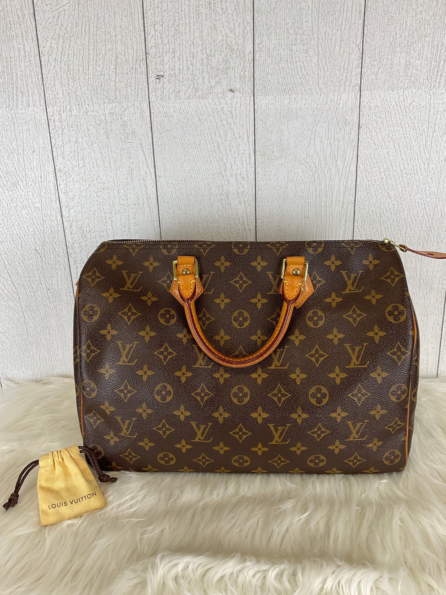 HandBag Designer By Louis Vuitton, Size: Medium