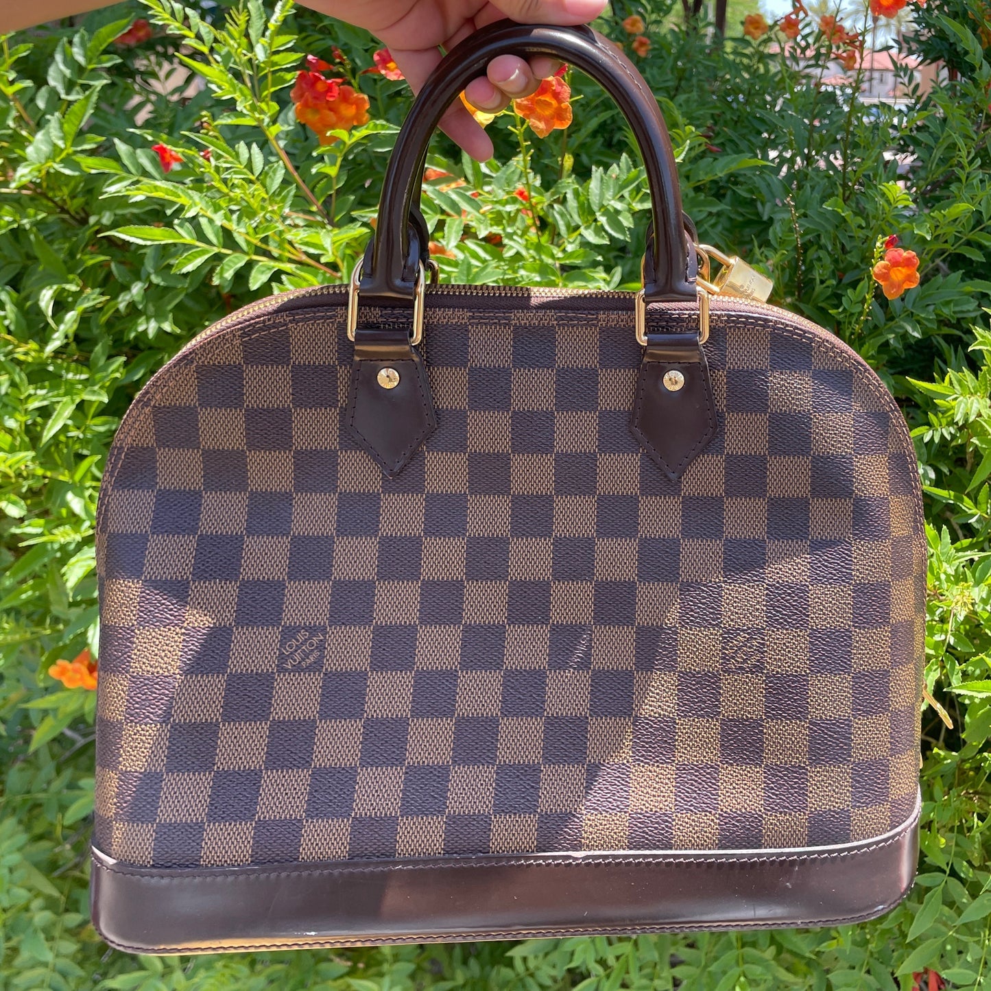 HandBag Designer By Louis Vuitton Size: Medium