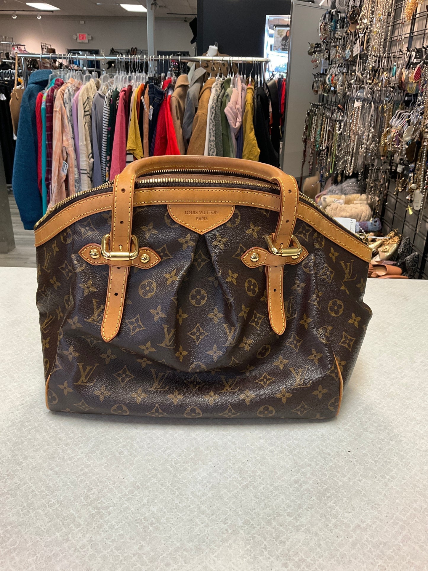 Handbag Luxury Designer By Louis Vuitton Size: Medium