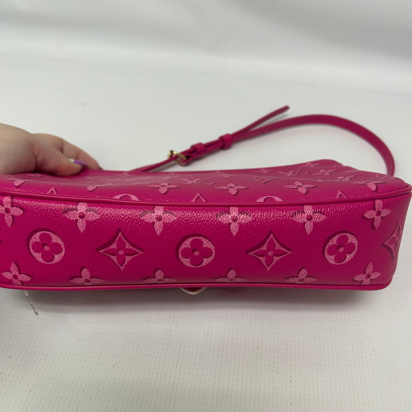 Handbag Luxury Designer By Louis Vuitton Size: Medium