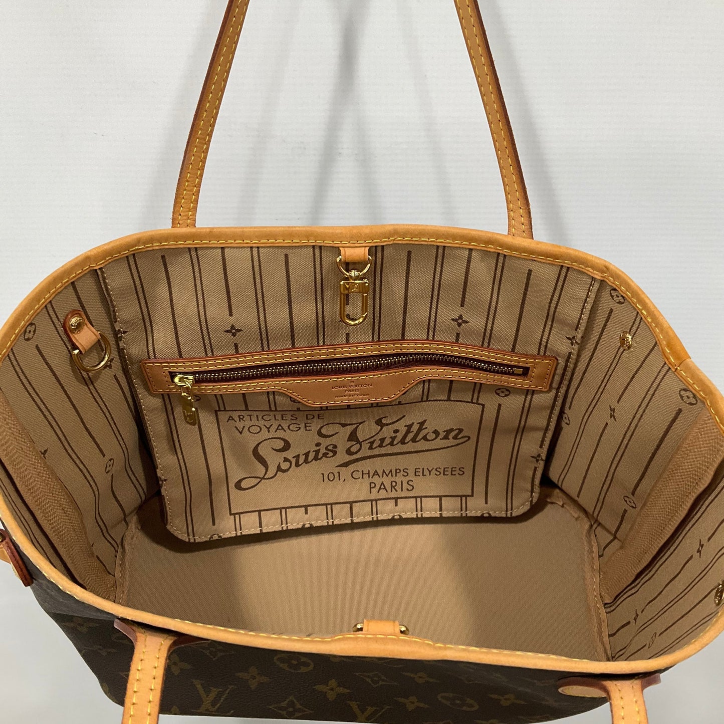 Handbag Luxury Designer By Louis Vuitton Size: Small