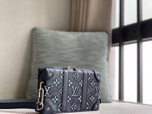 Alice Bags- Louis Vuittons - 15935