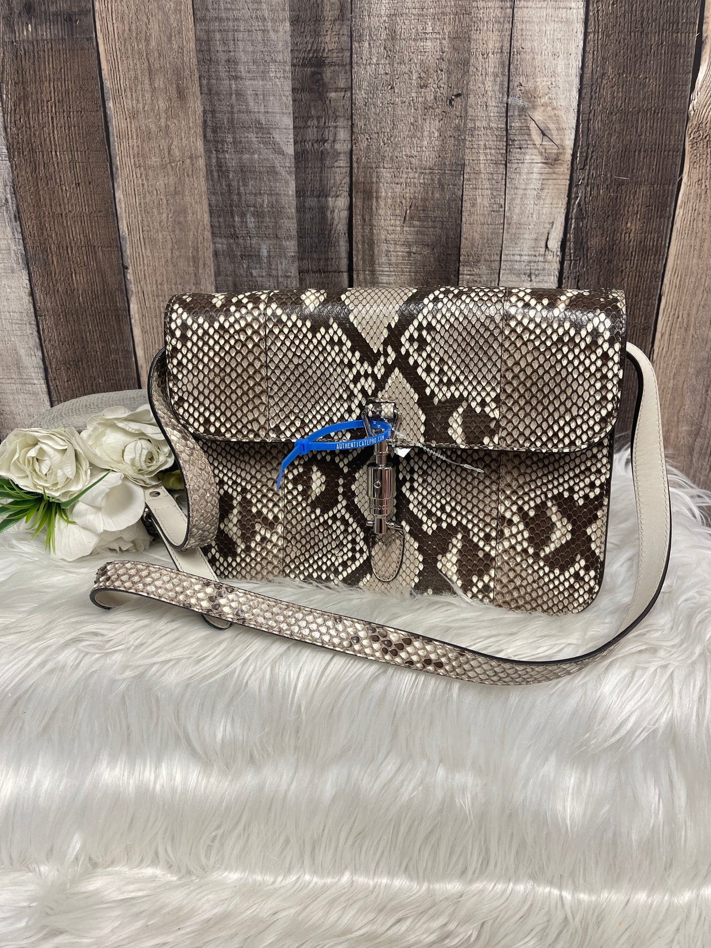 Crossbody Luxury Designer By Gucci Size: Medium