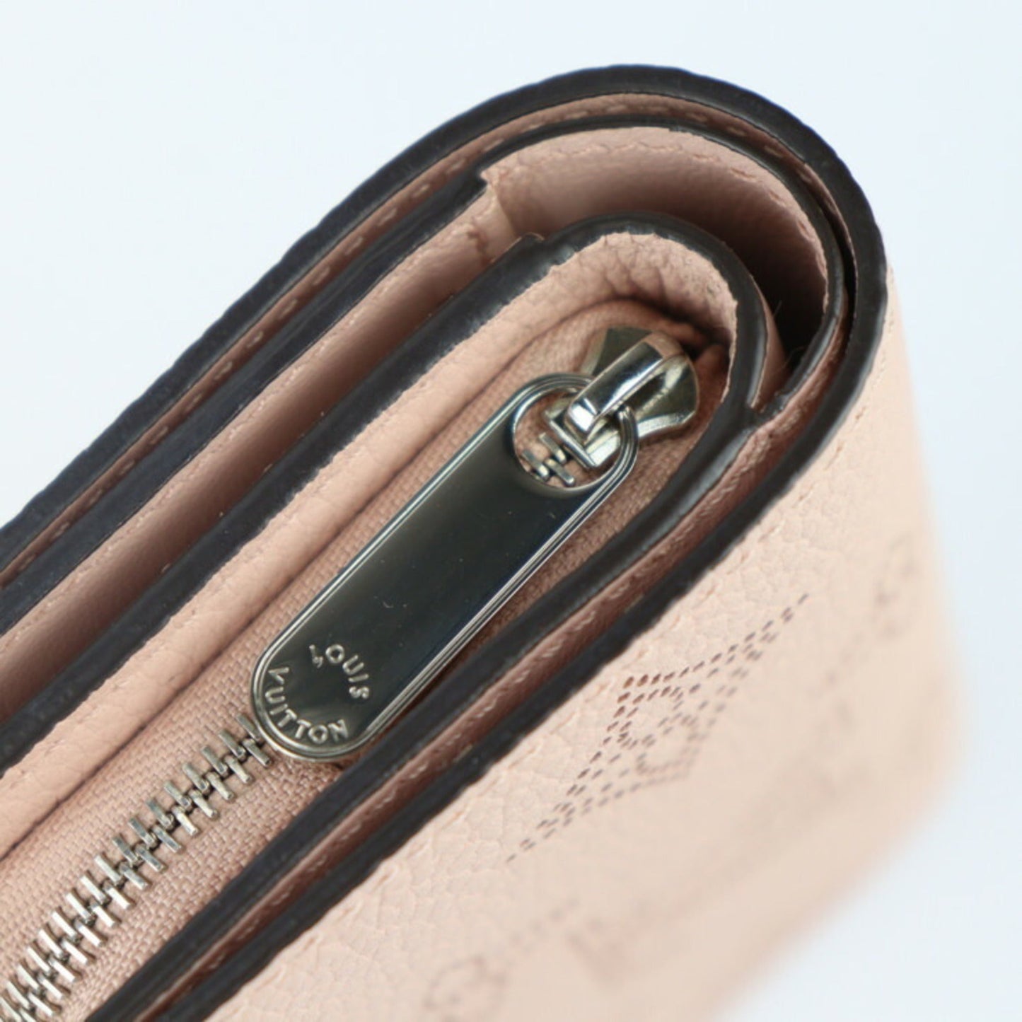 Louis Vuitton Mahina Leather Wallet (Bi-Fold)