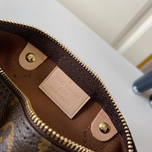 Alice Bags- Louis Vuittons - 16247