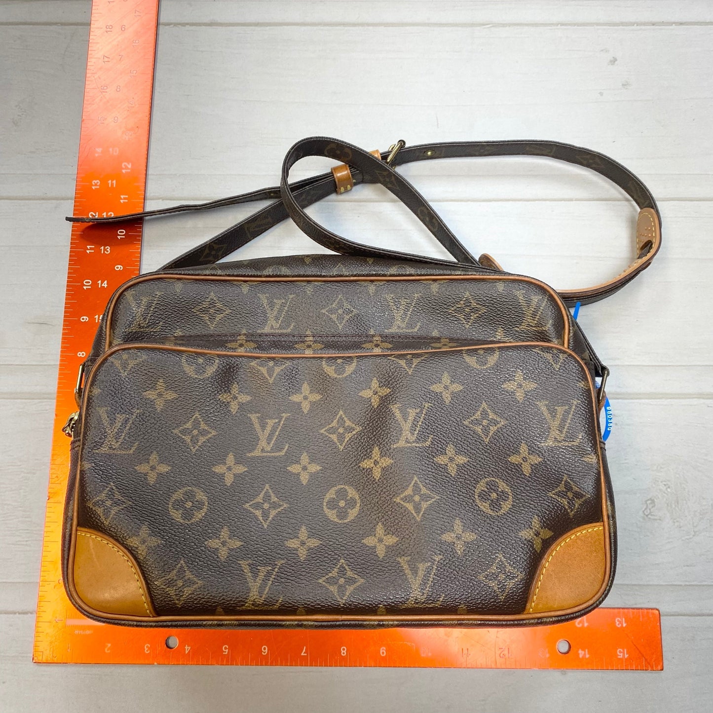 Crossbody Luxury Designer By Louis Vuitton Size: Large