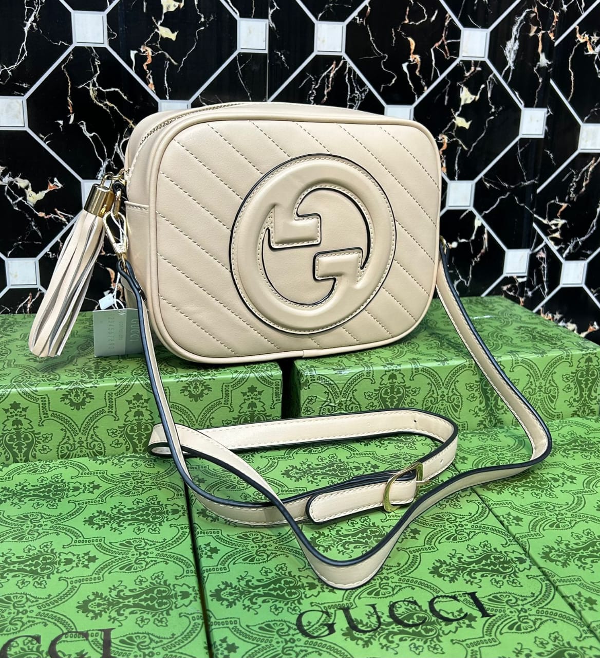 GUCCI Blondie Crossbody Bag (white)