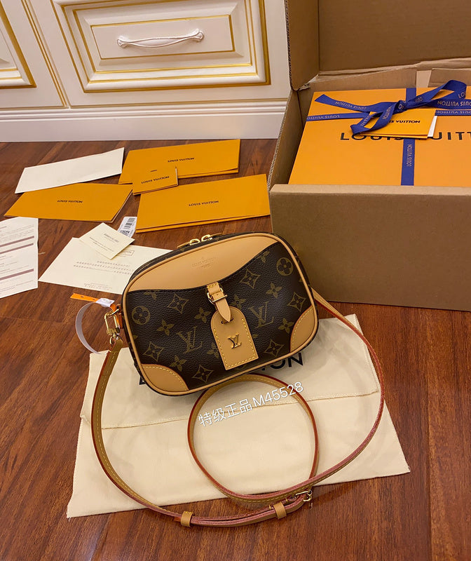 Alice Bags- Louis Vuittons - 16517