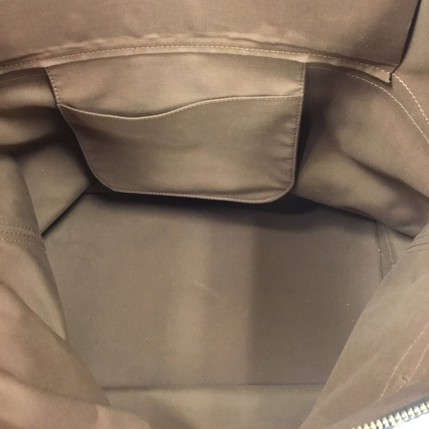 Handbag Designer By Louis Vuitton Size: Large