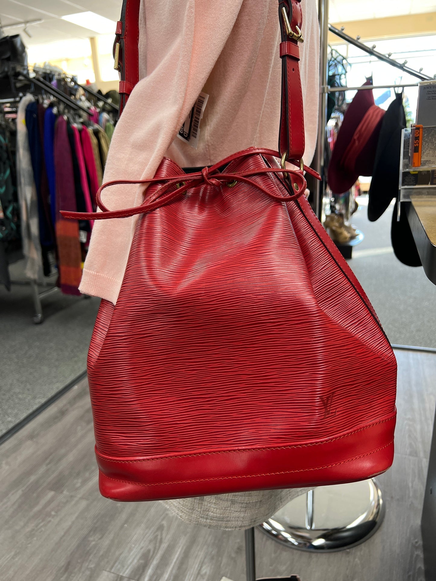 Handbag Luxury Designer By Louis Vuitton Size: Large