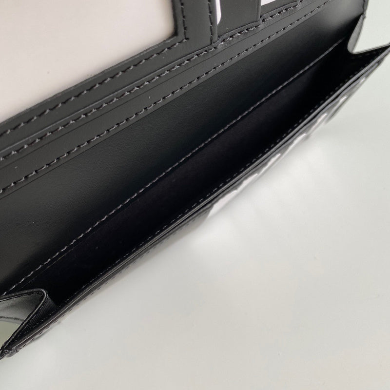 Gucci Luxury Bags 944