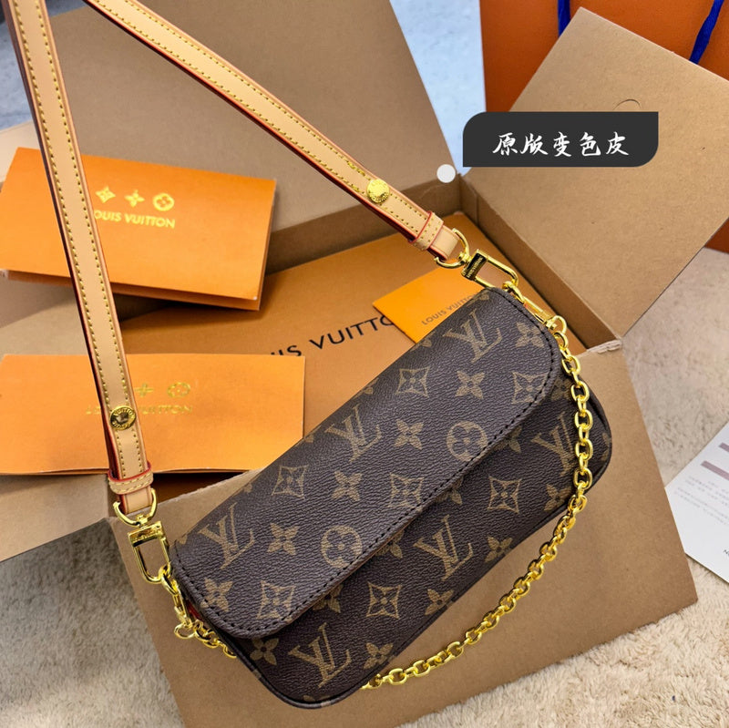 Alice Bags- Louis Vuittons - 15904