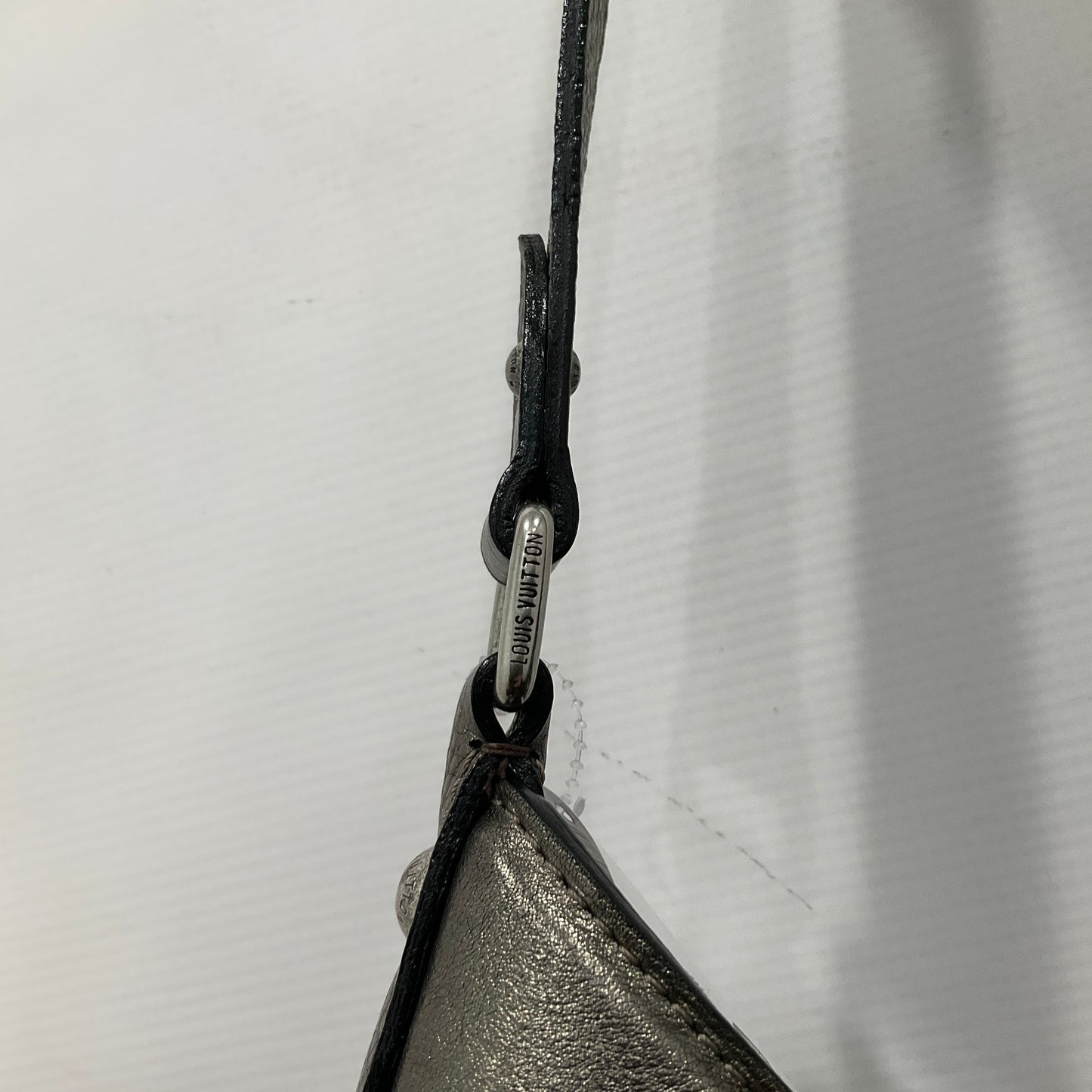 Handbag Luxury Designer By Louis Vuitton Size: Medium