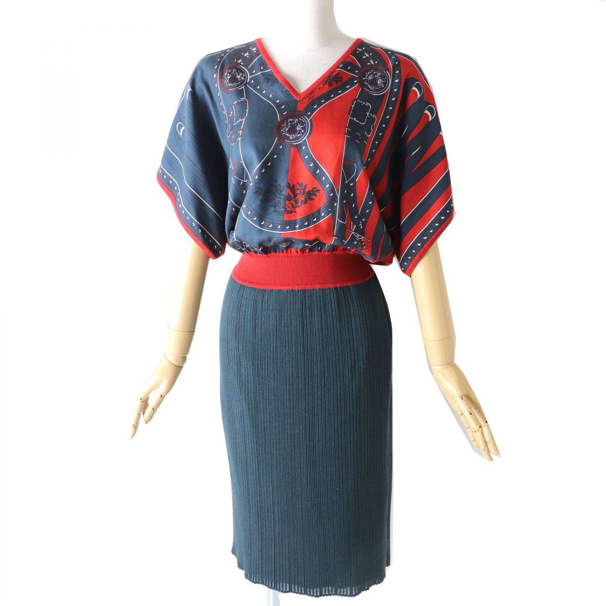 HERMES one piece Main: 100% silk, Part: 57% silk, Part: 43% cotton, Part: 50% silk, 38% cotton, 9% nylon, 3% polyurethane Embroidery: 100% cotton Red x dark grey all-over pattern Women 36 Used