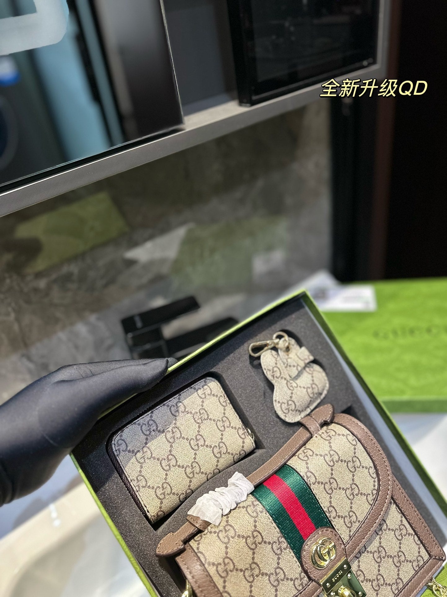 Gucci Handbag + wallet + key holder