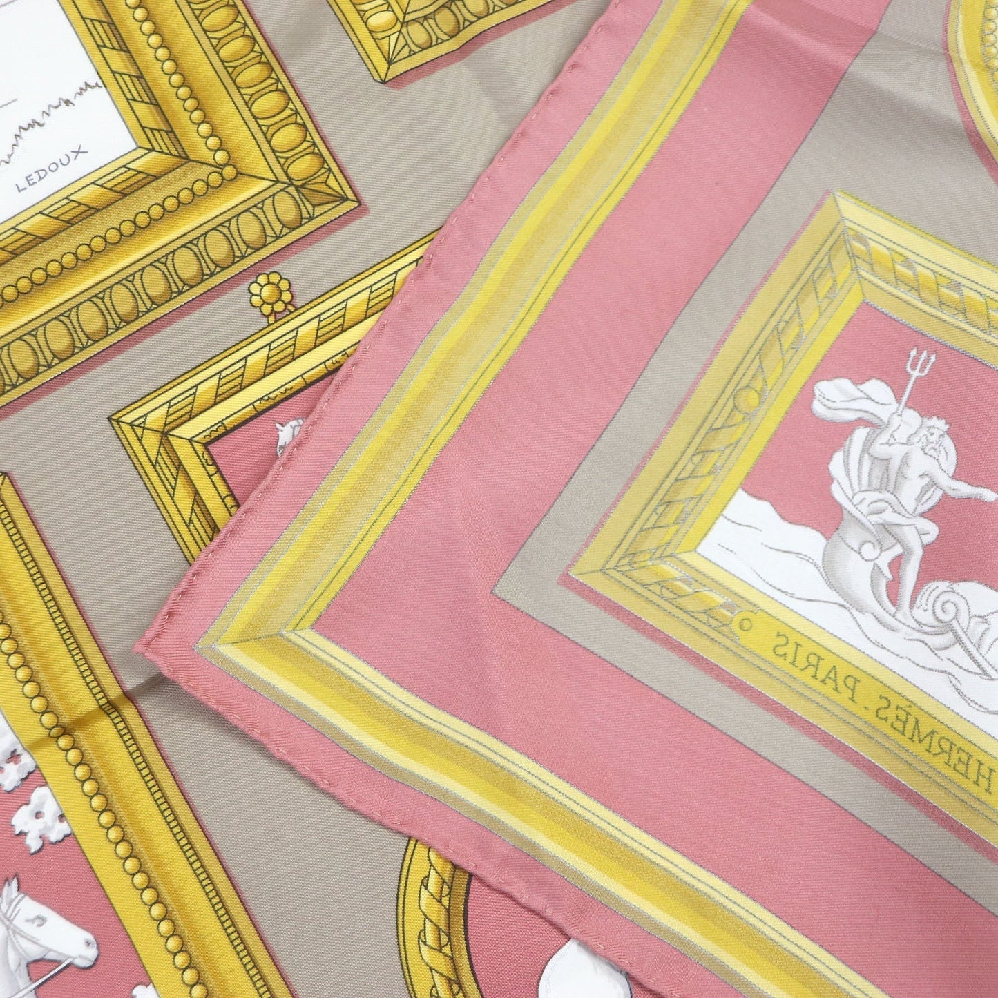 HERMES Stall Main: 100% silk Smokey pink Carre90 Women Used