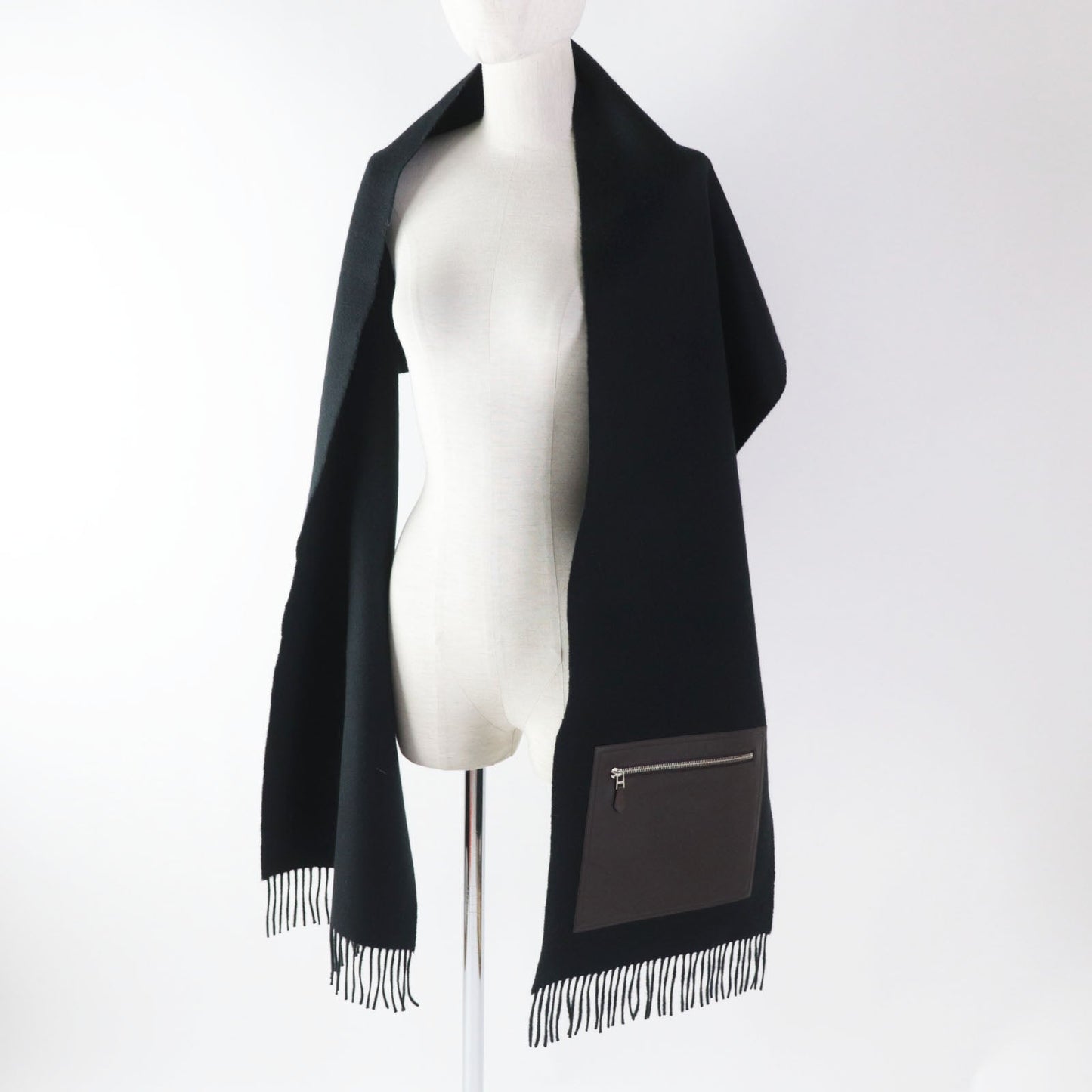 HERMES Scarf Main: 100% cashmere, Lining: 100% silk, Leather part: sheepskin black Escharp Pocket Silk In Women Used