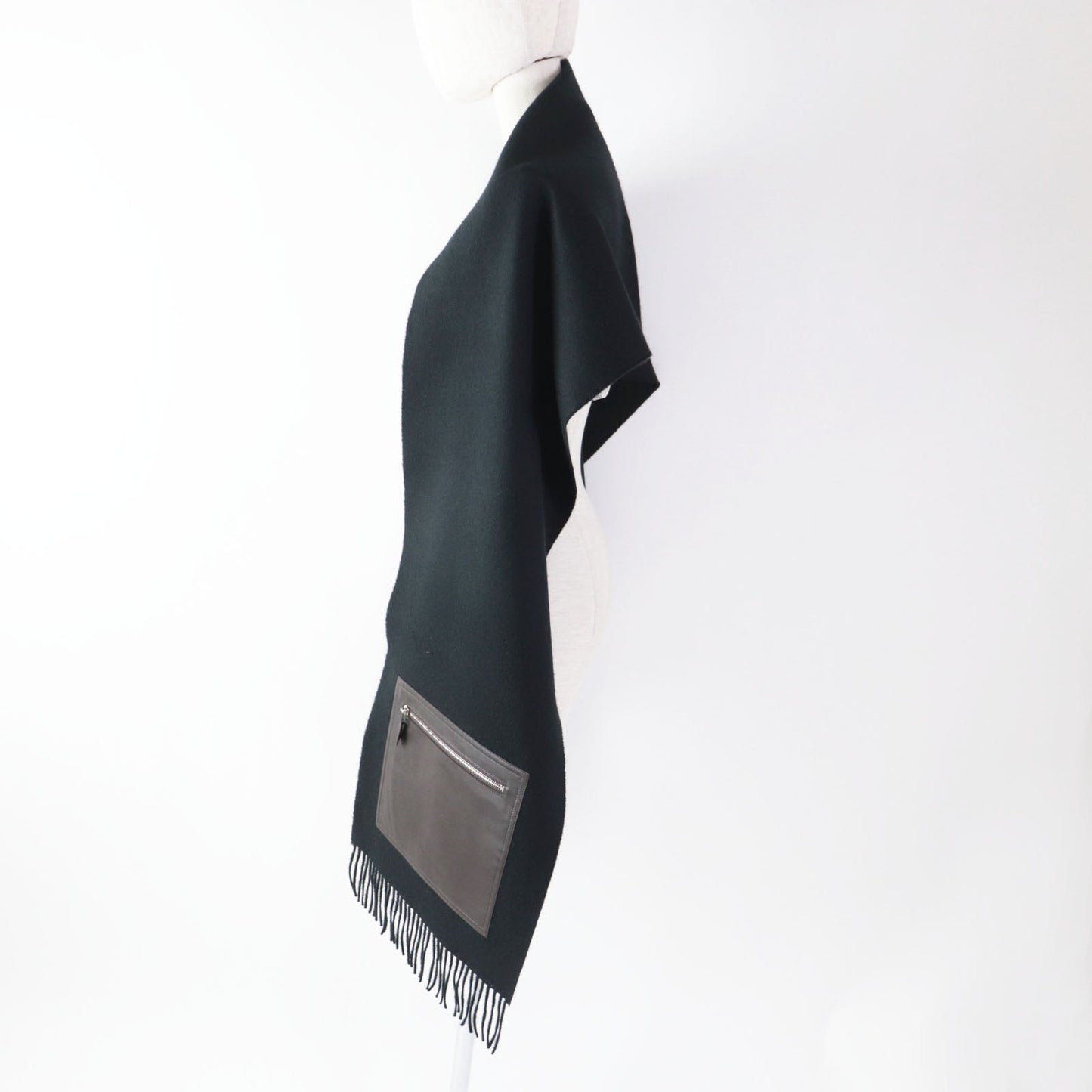HERMES Scarf Main: 100% cashmere, Lining: 100% silk, Leather part: sheepskin black Escharp Pocket Silk In Women Used