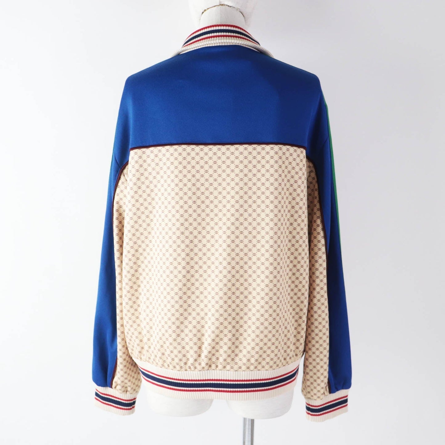 GUCCI 655196 Outer: 55% polyester, Outer: 45% cotton, Lining: 100% cotton, Part: 100% polyester, Trimming: 93% polyester, 5% nylon, 2% polyurethane, Trimming 2: 100% nylon Multi Interlocking G print jersey jacket Women M Used