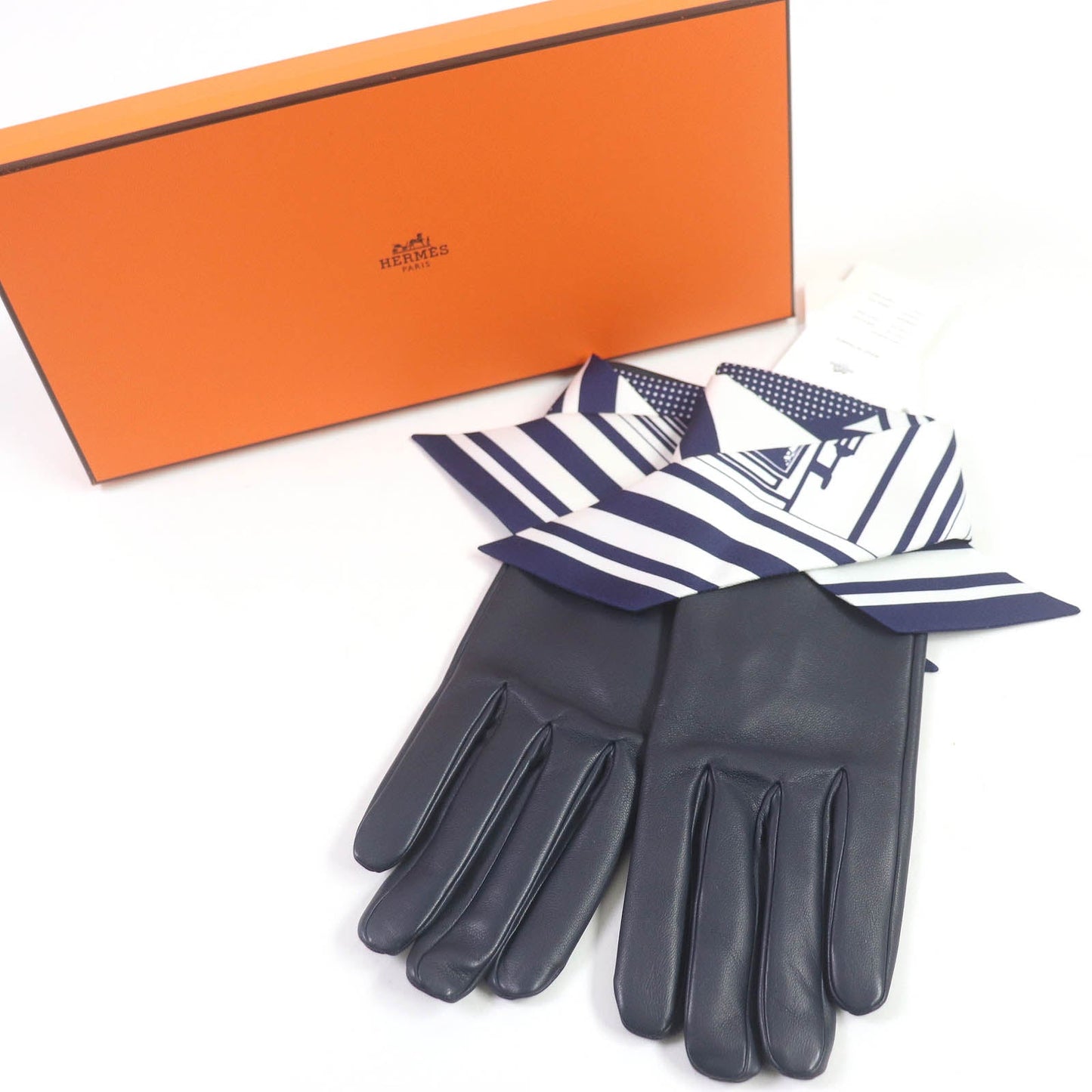 HERMES gloves Main: Lamb leather, Lining and scarf: 100% silk Navy Women 7.5 Used