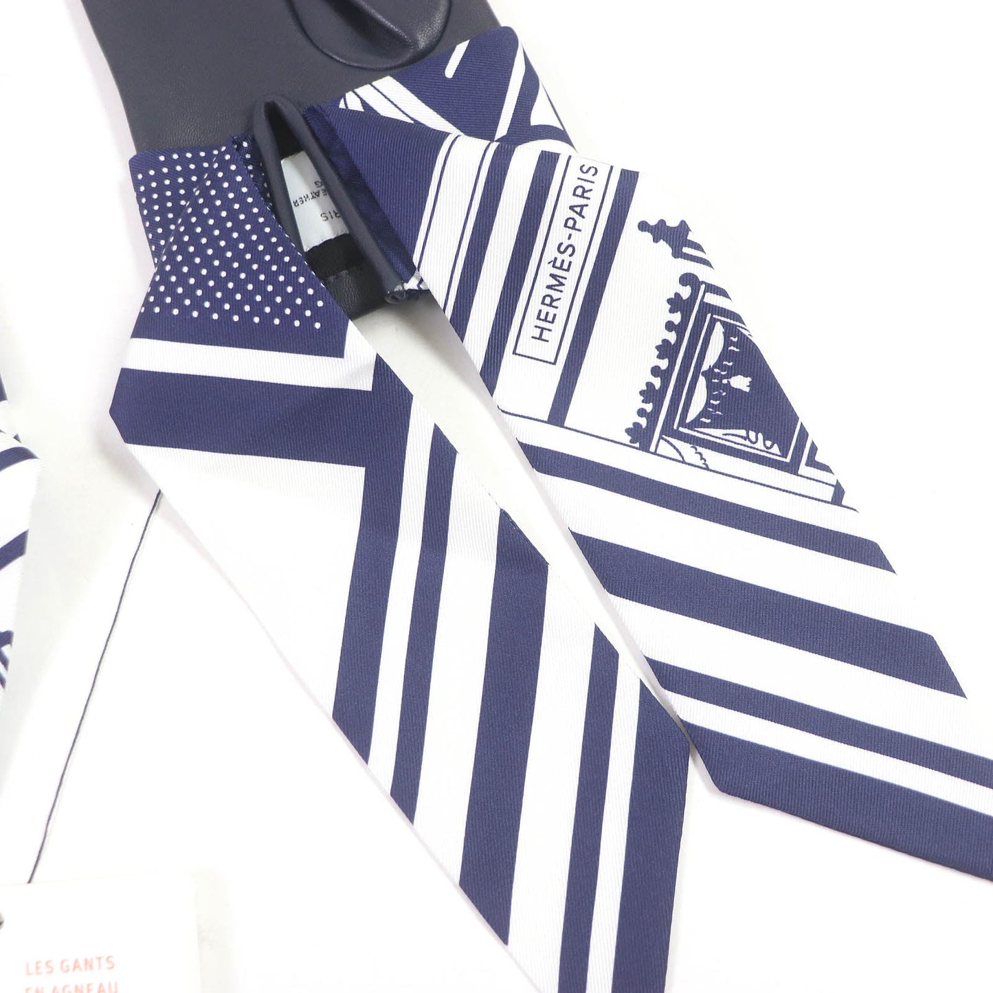 HERMES gloves Main: Lamb leather, Lining and scarf: 100% silk Navy Women 7.5 Used