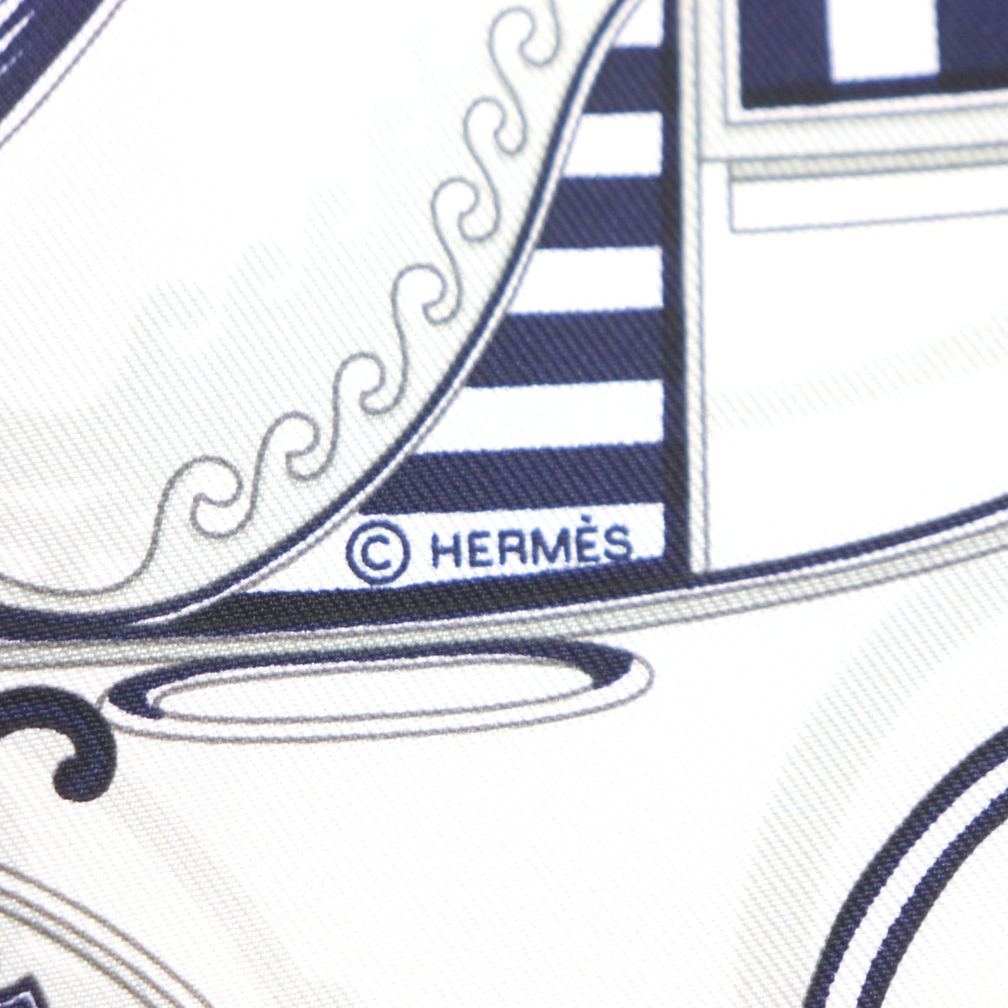 HERMES scarf Main: 100% silk BLANC MARINE GRIS Gavroche Voiture en equilibrium Carre45 Women Used