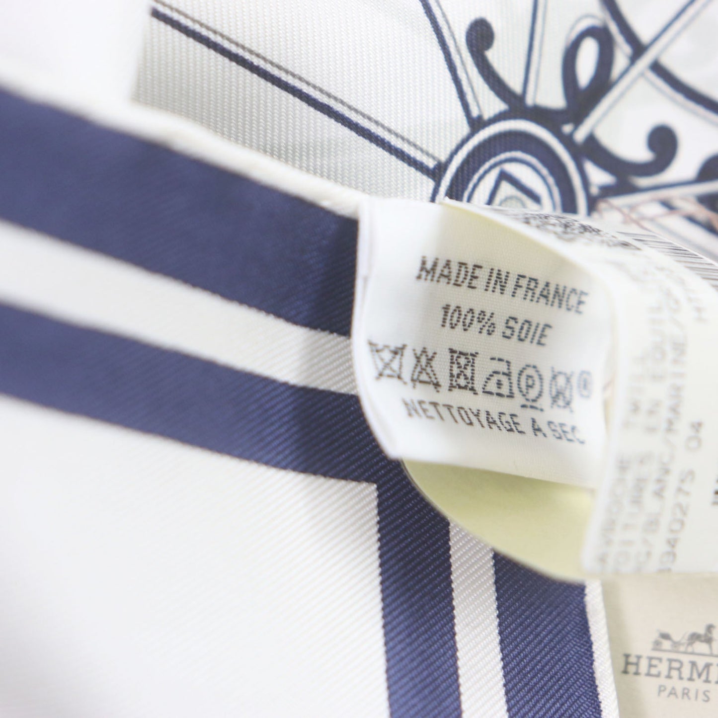 HERMES scarf Main: 100% silk BLANC MARINE GRIS Gavroche Voiture en equilibrium Carre45 Women Used
