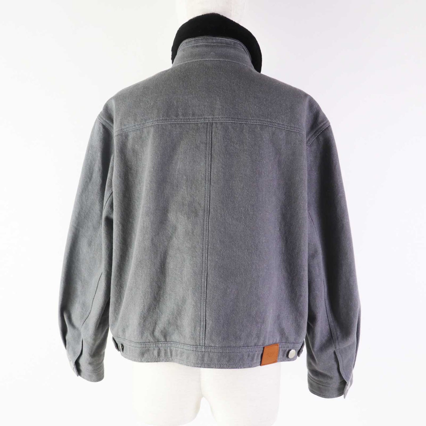 HERMES Denim Jacket H2H0255DTW638 Outer: 100% cotton, Filling: 95% polyester, Filling: 5% nylon, Lining: 92% wool, Lining: 8% cashmere, Lining: 100% polyester Decoration: 100% cotton Fur: sheepskin Leather: cowhide gray Women 36 Used