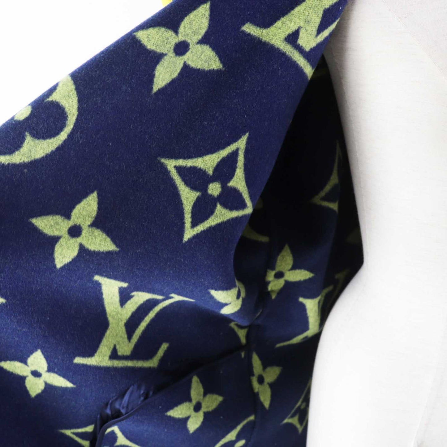 LOUIS VUITTON coat FJC022NUV wool Navy yellow Giant Monogram 36