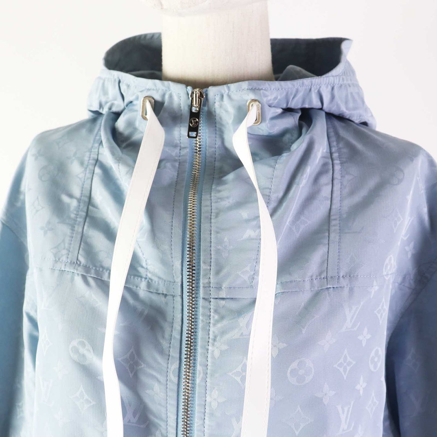 LOUIS VUITTON Blouson 1AFE42 Outer: 53% polyester, Outer: 47% silk, Lining: 100% cotton, Part: 100% polyester, Synthetic leather: 100% polyester Light blue Monogram print parka Women 38 Used