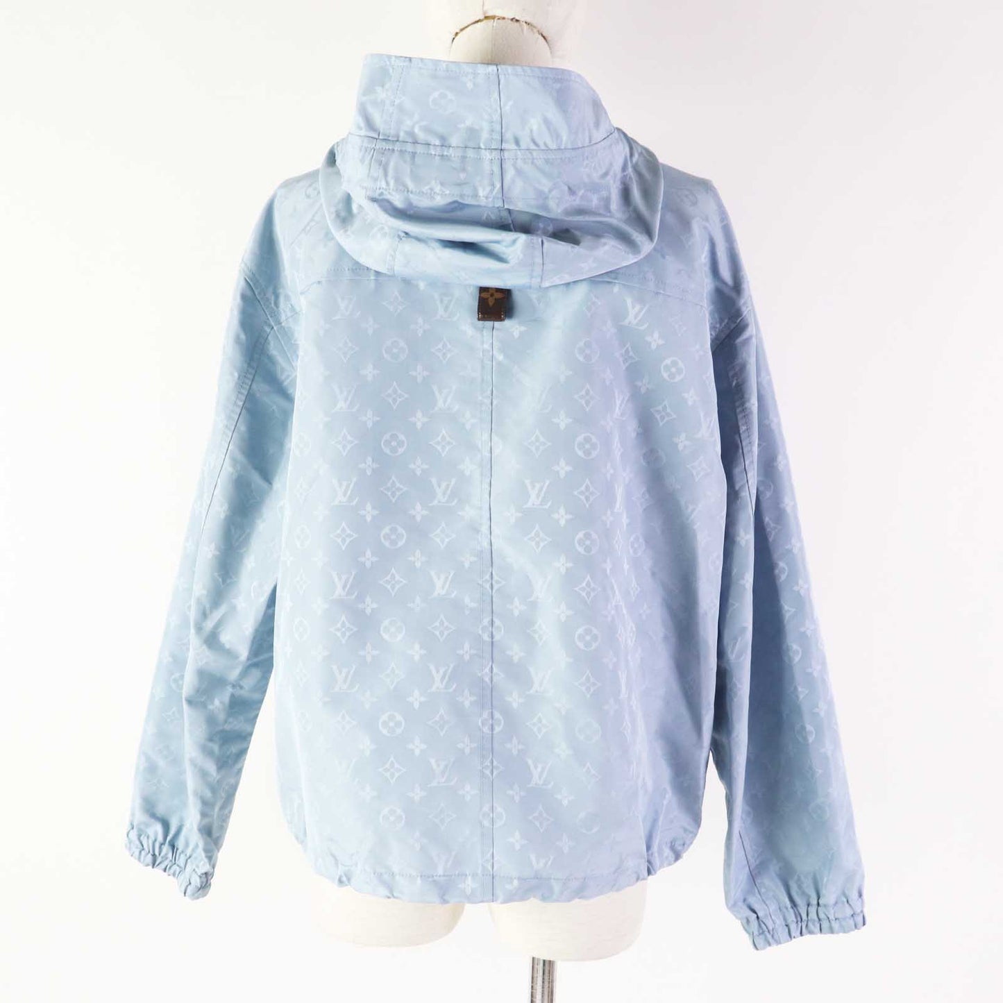 LOUIS VUITTON Blouson 1AFE42 Outer: 53% polyester, Outer: 47% silk, Lining: 100% cotton, Part: 100% polyester, Synthetic leather: 100% polyester Light blue Monogram print parka Women 38 Used