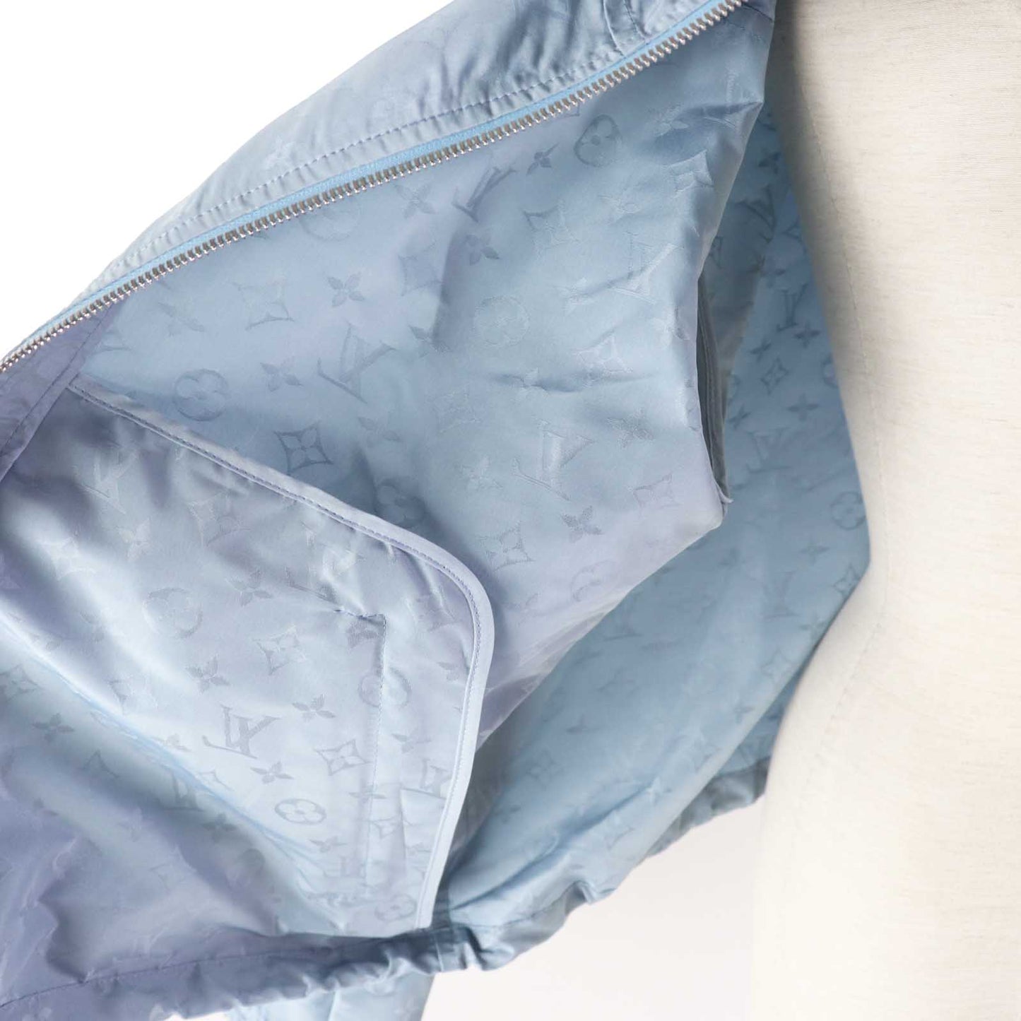 LOUIS VUITTON Blouson 1AFE42 Outer: 53% polyester, Outer: 47% silk, Lining: 100% cotton, Part: 100% polyester, Synthetic leather: 100% polyester Light blue Monogram print parka Women 38 Used