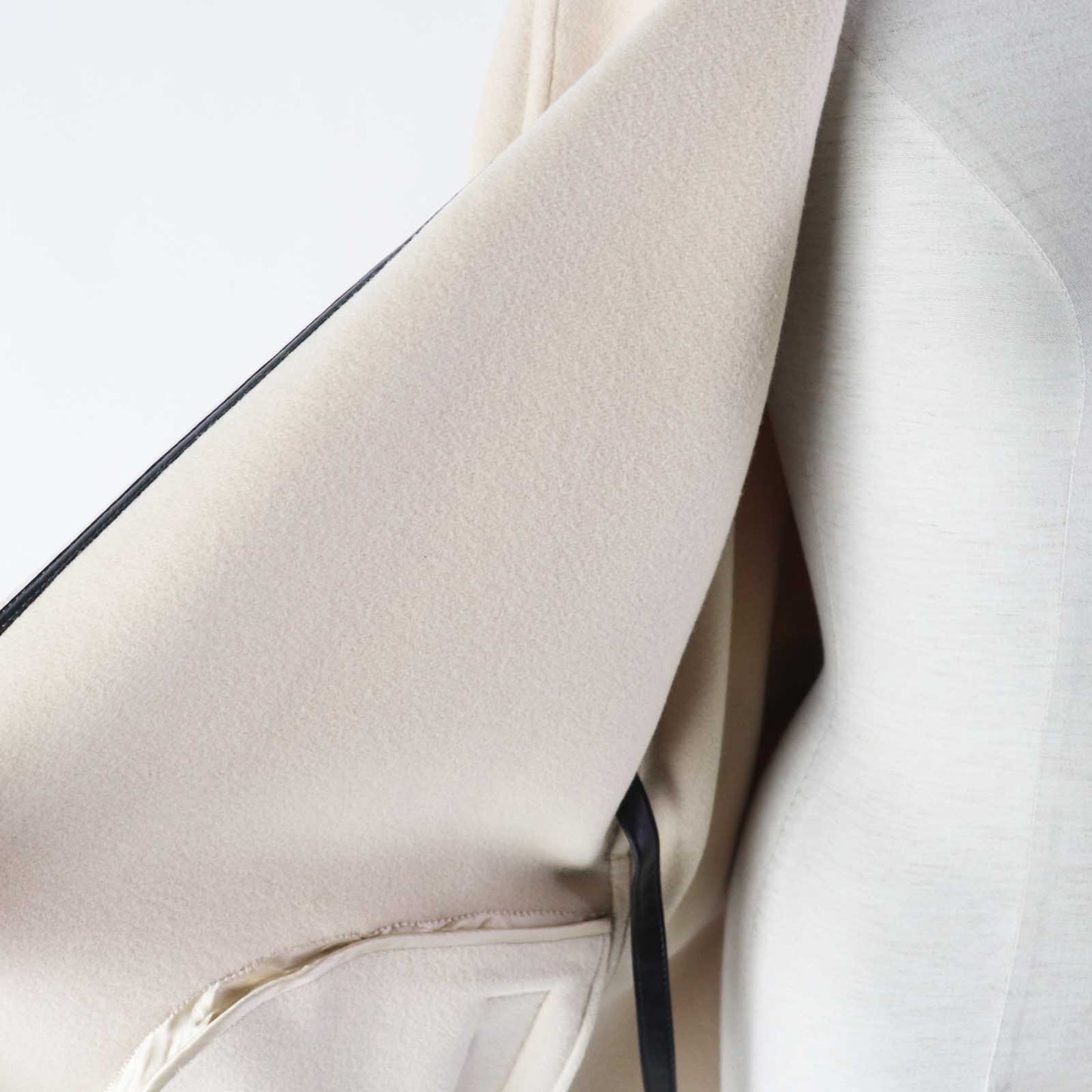 LOUIS VUITTON coat 1A4YSZ Outer: 100% cashmere, Lining: 50% rayon, Lining: 50% cupra, Part: 100% polyester, Part: lamb leather light beige Women 40 Used