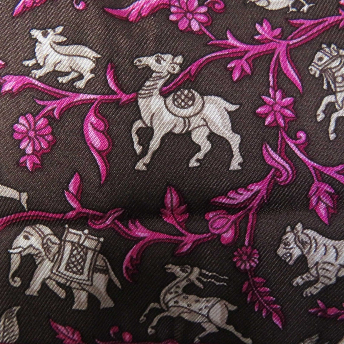 HERMES Tote Bag Buffle Skipper Silk Chocolat Silky pop Chasse En Inde Indian Hunting