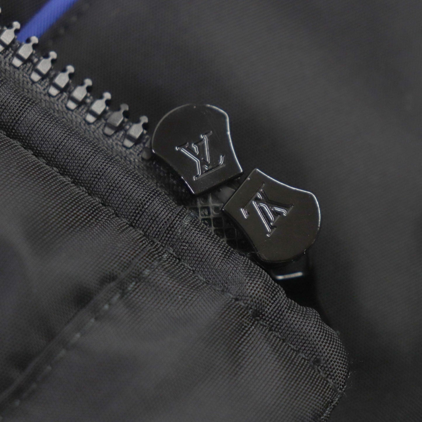 LOUIS VUITTON Blouson 1A63FQ Outer: 100% nylon, Lining: 51% cotton, Lining: 49% nylon, Filling: 100% nylon Black blue mens 46 Used