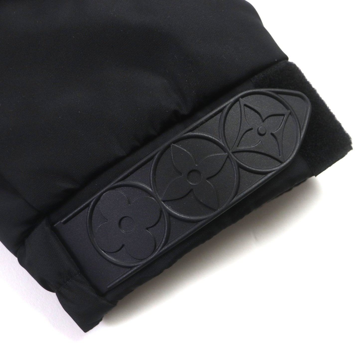 LOUIS VUITTON Blouson 1A63FQ Outer: 100% nylon, Lining: 51% cotton, Lining: 49% nylon, Filling: 100% nylon Black blue mens 46 Used