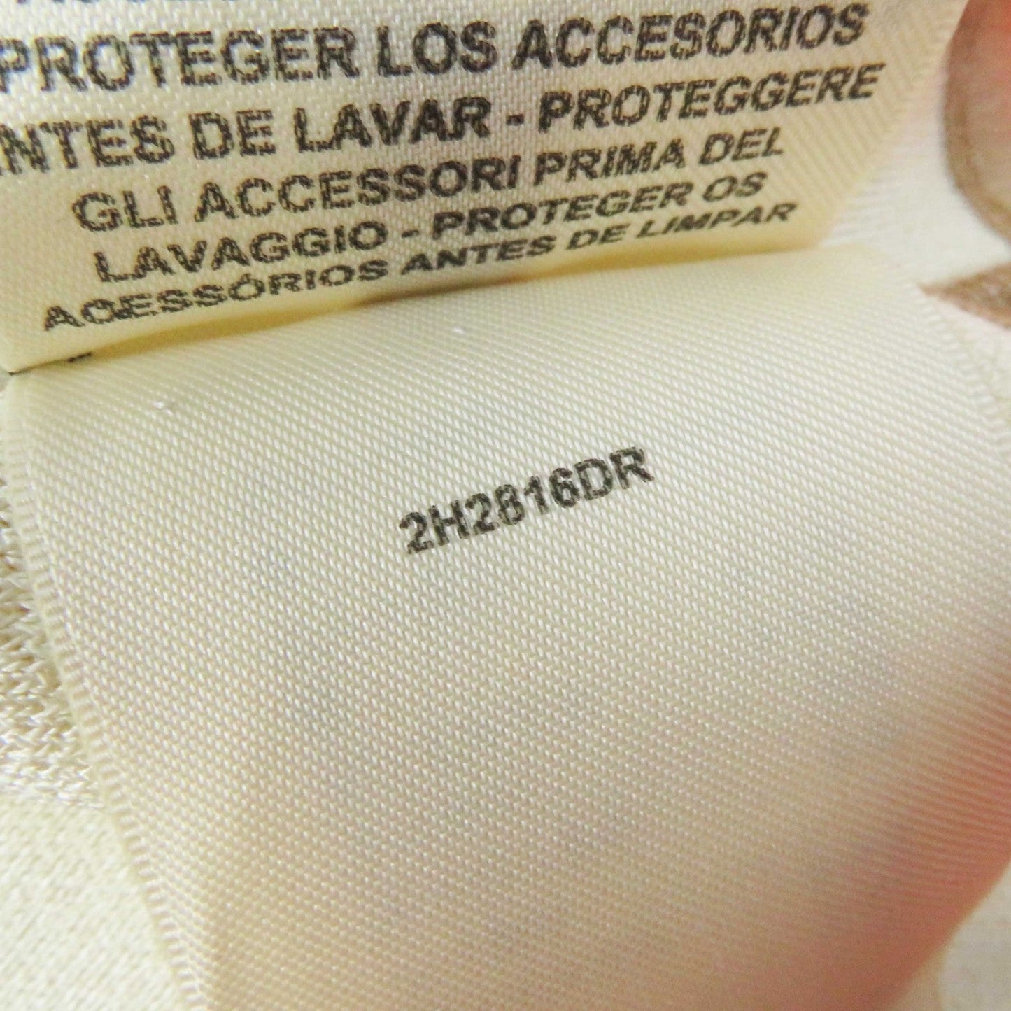 HERMES 2H2816DR Main: 100% silk, knit: 51% silk, 37% polyester, 7% nylon, 5% polyurethane, rib: 69% polyester, 18% nylon, 13% polyurethane, string: 58% silk, 42% polyester Beige Neon Orange JUNGLE LOVE Women 34 Used