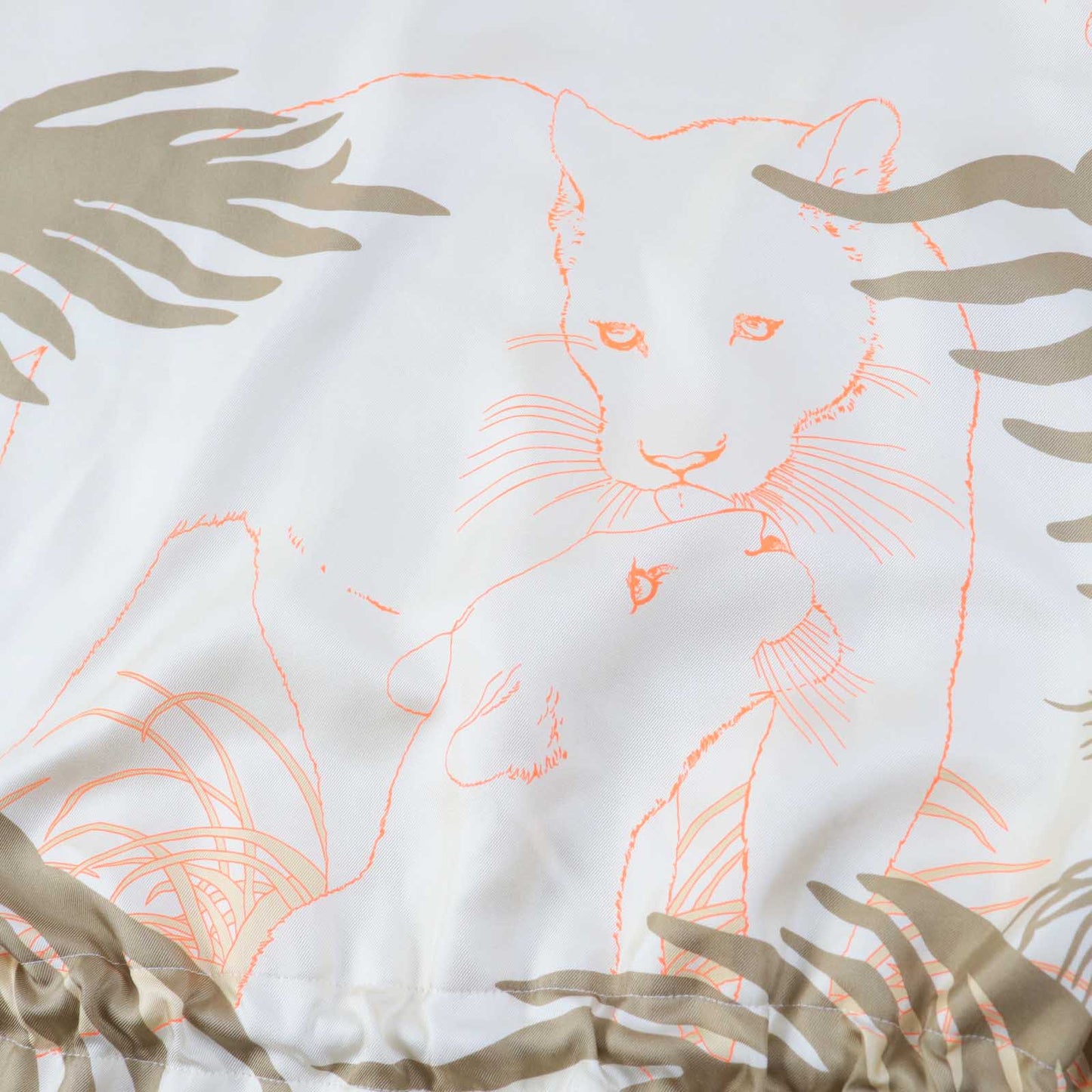 HERMES 2H2816DR Main: 100% silk, knit: 51% silk, 37% polyester, 7% nylon, 5% polyurethane, rib: 69% polyester, 18% nylon, 13% polyurethane, string: 58% silk, 42% polyester Beige Neon Orange JUNGLE LOVE Women 34 Used
