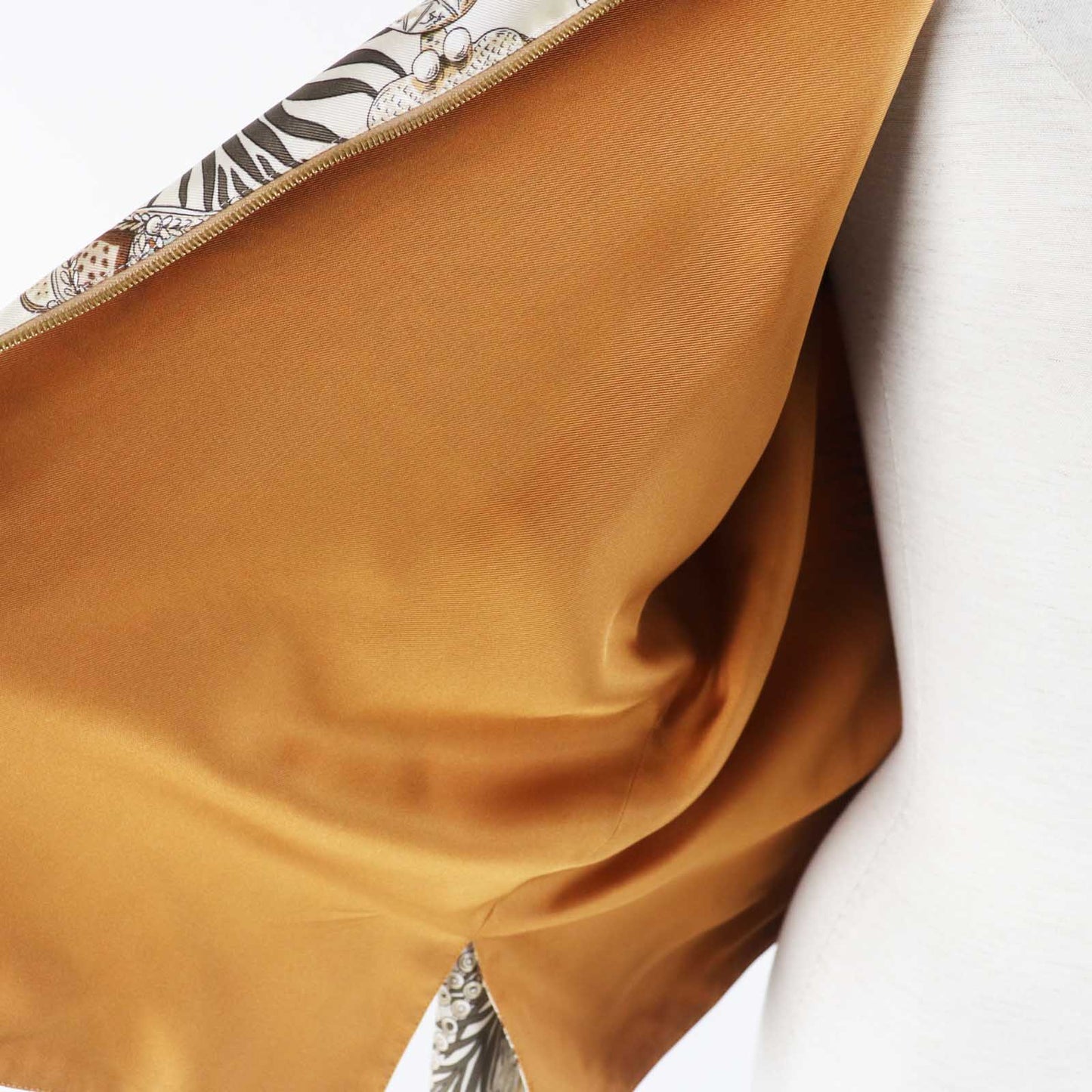 HERMES Main: 100% silk Multi Margiela period TERRES PRECIEUSES Valuable place Women 40 Used