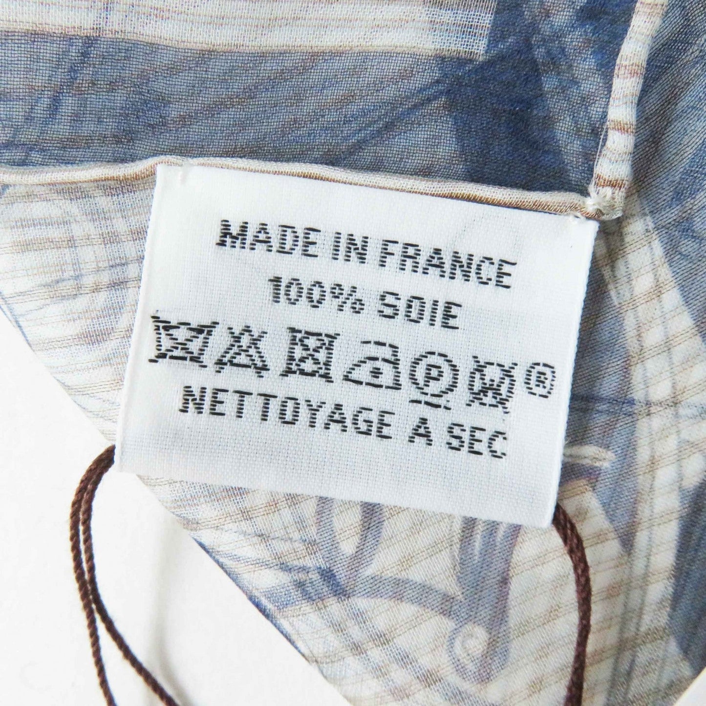 HERMES scarf silk Navy Beige type Gavroche 45 VOITURES ENEQUILIBRE Elaborate carriages