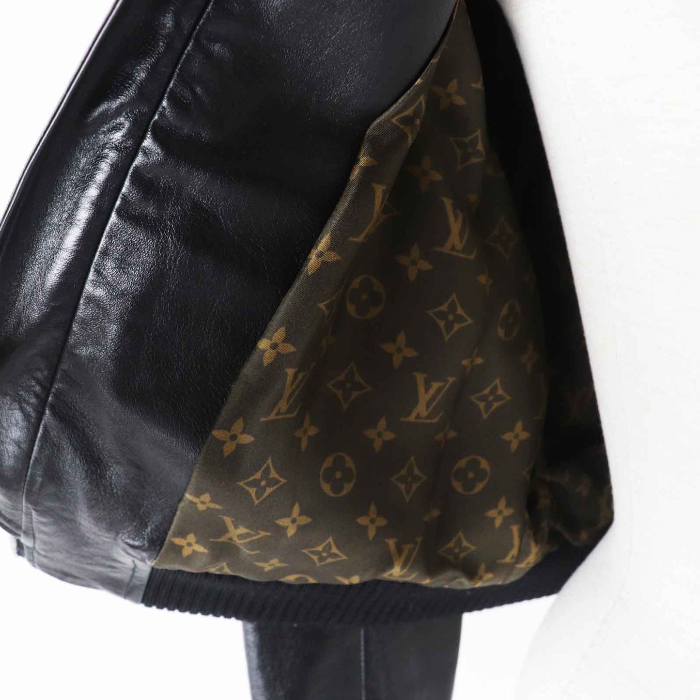 LOUIS VUITTON Bomber jacket 1A9B54 Sheep leather black 36