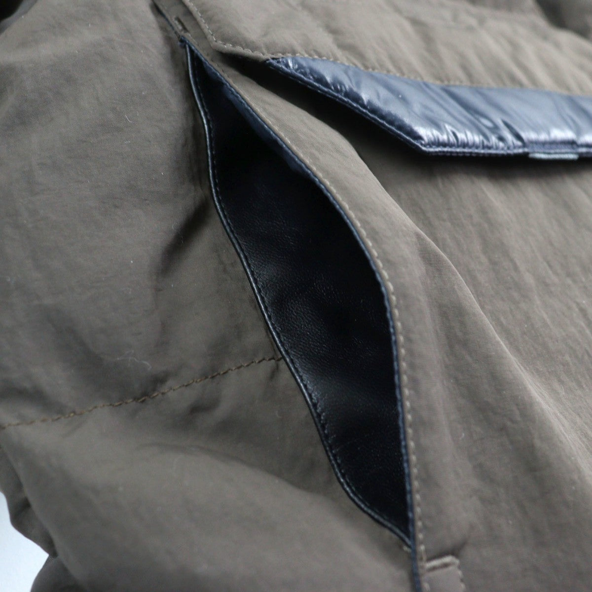 HERMES Down jacket Main: 100% nylon, Lining: 100% nylon, Leather part: sheepskin, Part: 68% wool, Part: 29% cashmere Brown type mens 44 Used