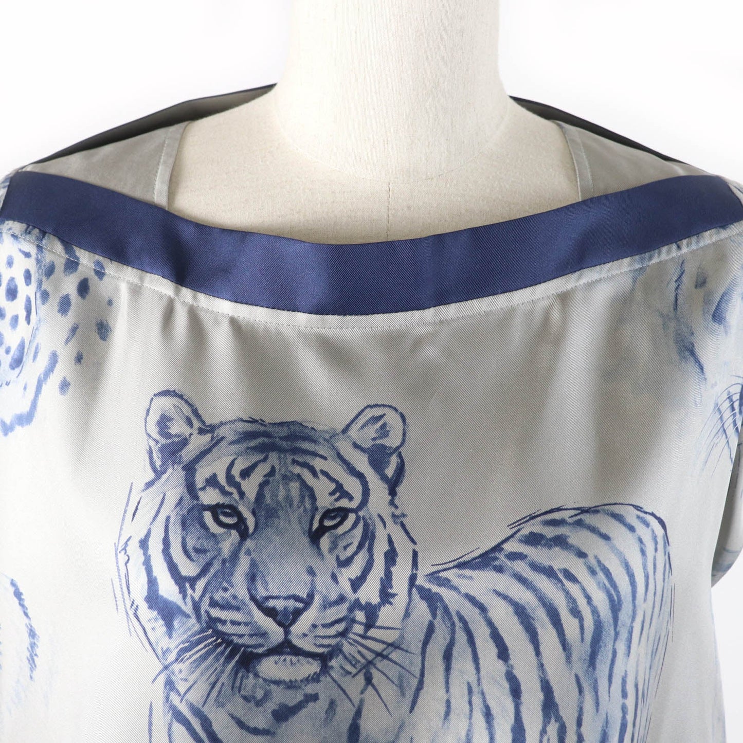 HERMES tops Main: 100% silk Gray navy Women 36 Used