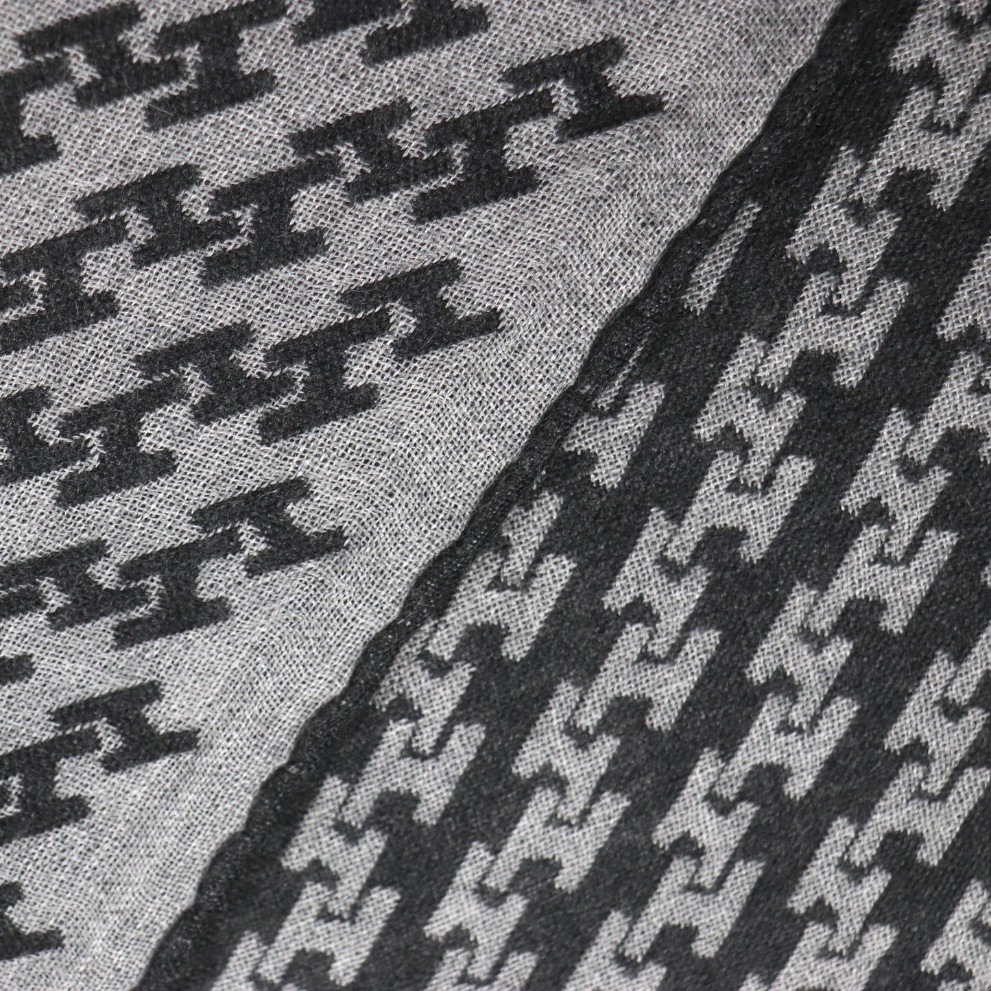 HERMES Scarf Main: 70% cashmere, Main: 30% silk Black Grey H ambriquet mens Used