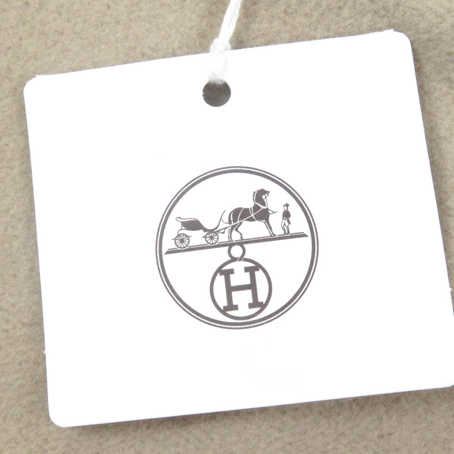 HERMES Stajan Main: 100% cotton, Part: 90% cotton, Part: 10% elastane (polyurethane), Leather part: Lambskin beige Jeu d'Adresse mens M Used