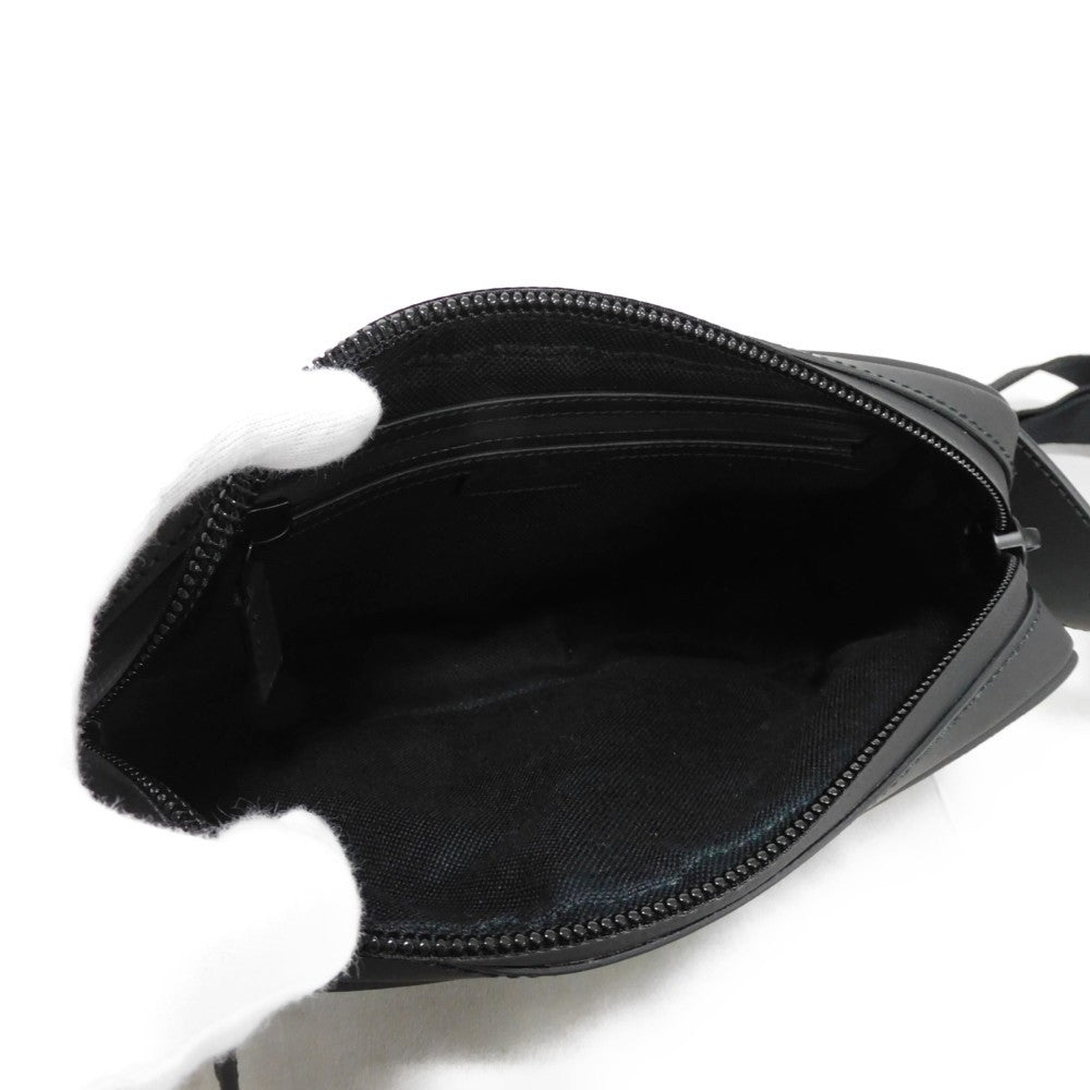 GUCCI Sling bag 771422 AAC4F 1000 Rubber effect leather x cotton linen black Current waist pouch, in good condition GG logo embossed GG rubber effect belt bag unisex(Unisex) Used