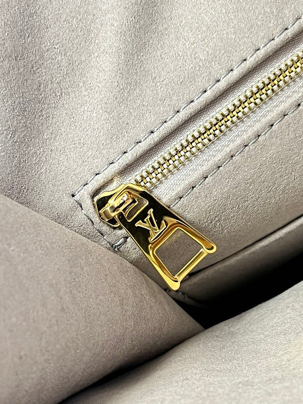 Alice Bags- Louis Vuittons  - 16204