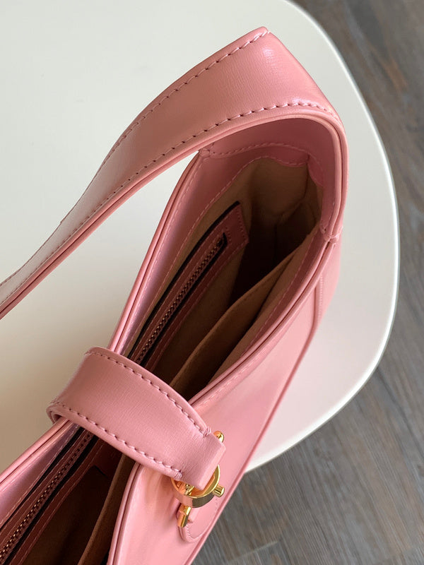 Gucci   Luxury Bags  1042