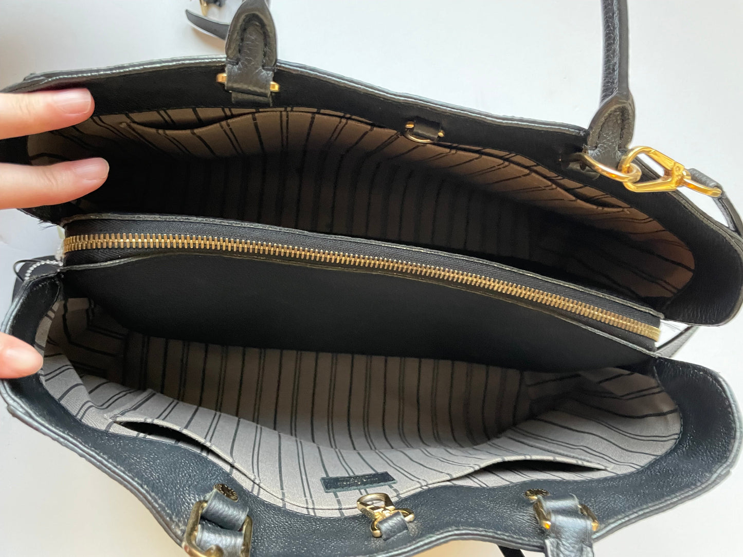 HandBag Luxury Designer Louis Vuitton, Size Large