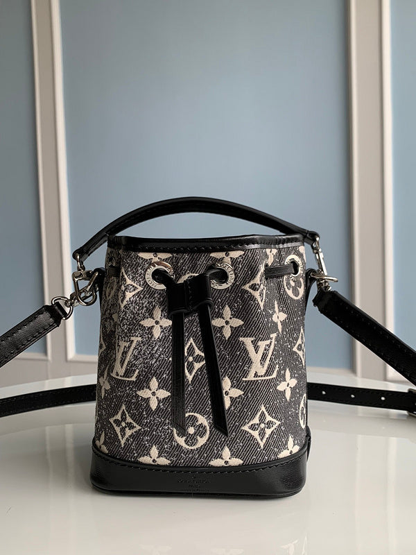 Alice Bags- Louis Vuittons  - 16101